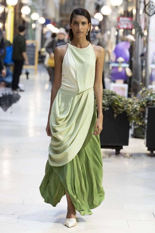 石獅籍服裝設計師作品亮相巴黎時裝周